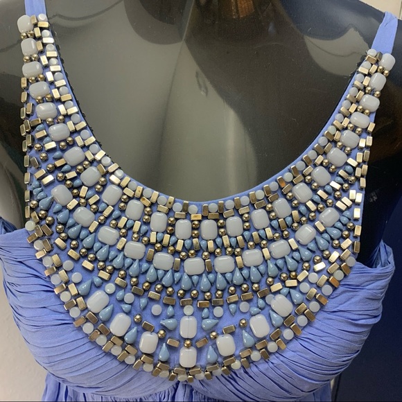 ๐ FOREVER NEW Dress with the Neck Design of Stitched Handcrafted Stones - Picture 3 of 11